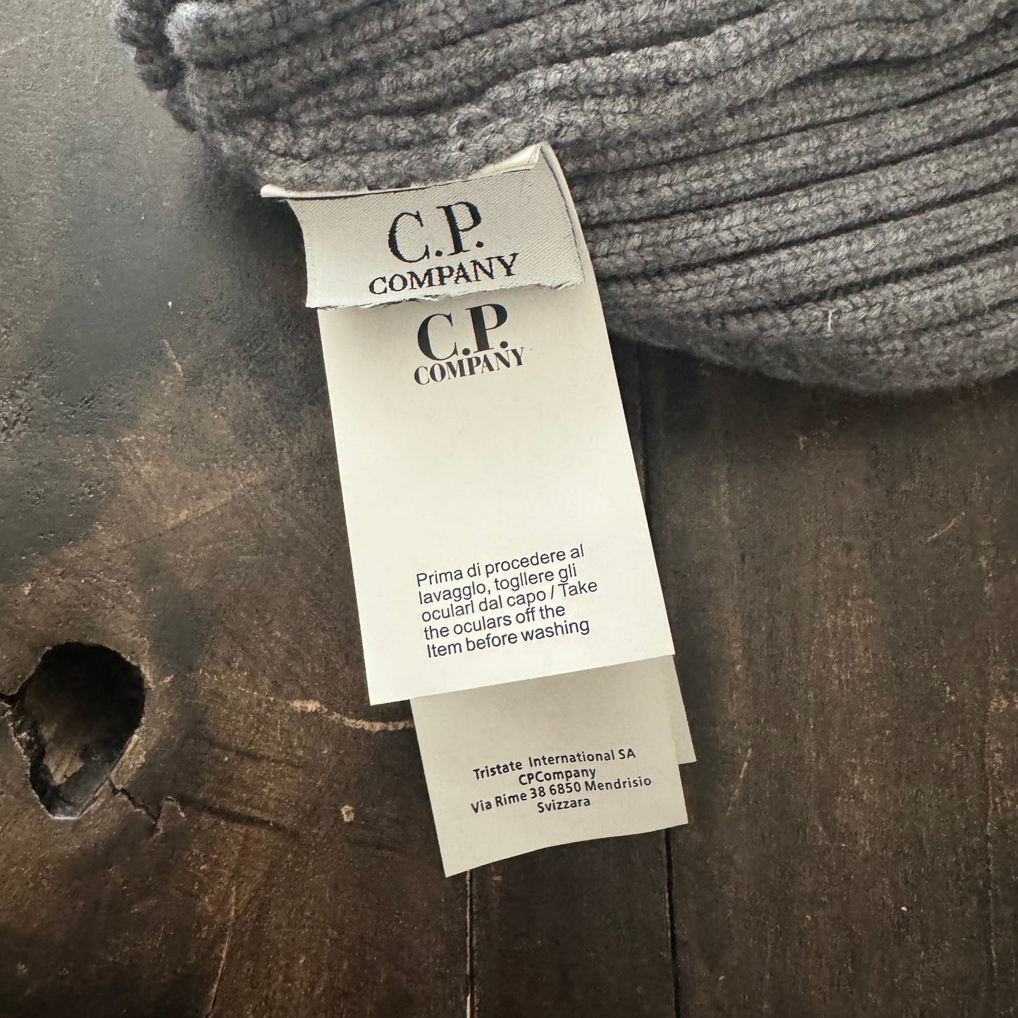 C.P. COMPANY GOGGLE LENS BEANIE